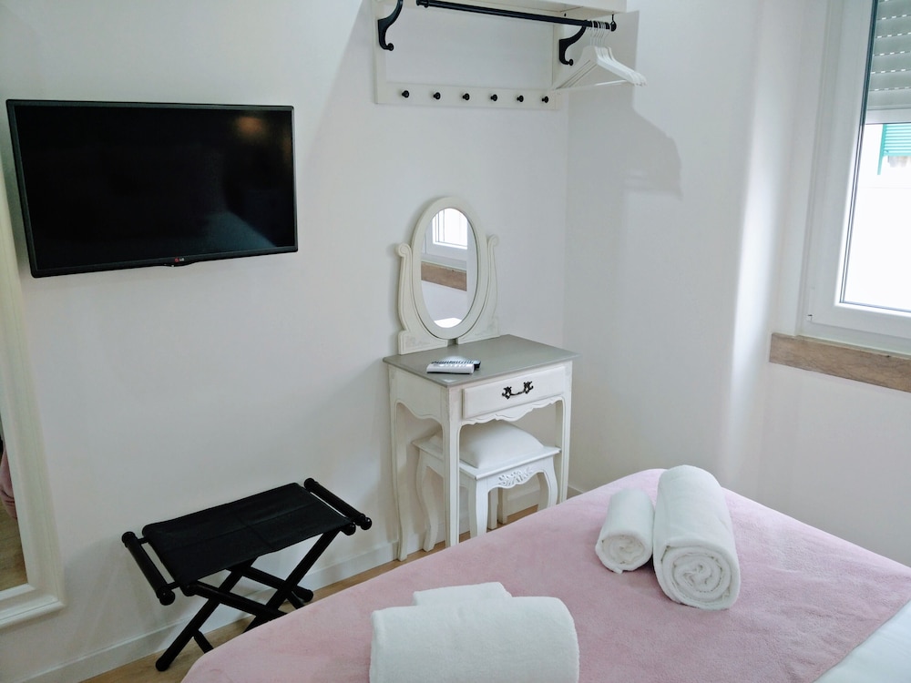 Lisbon Terrace Suites Apartment for Large Groups with Amazing Terrace