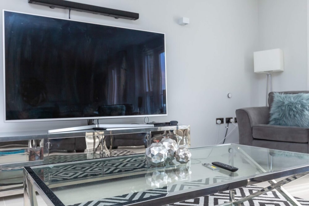 Luxurious Central Edinburgh Apartment - Sleeps 6