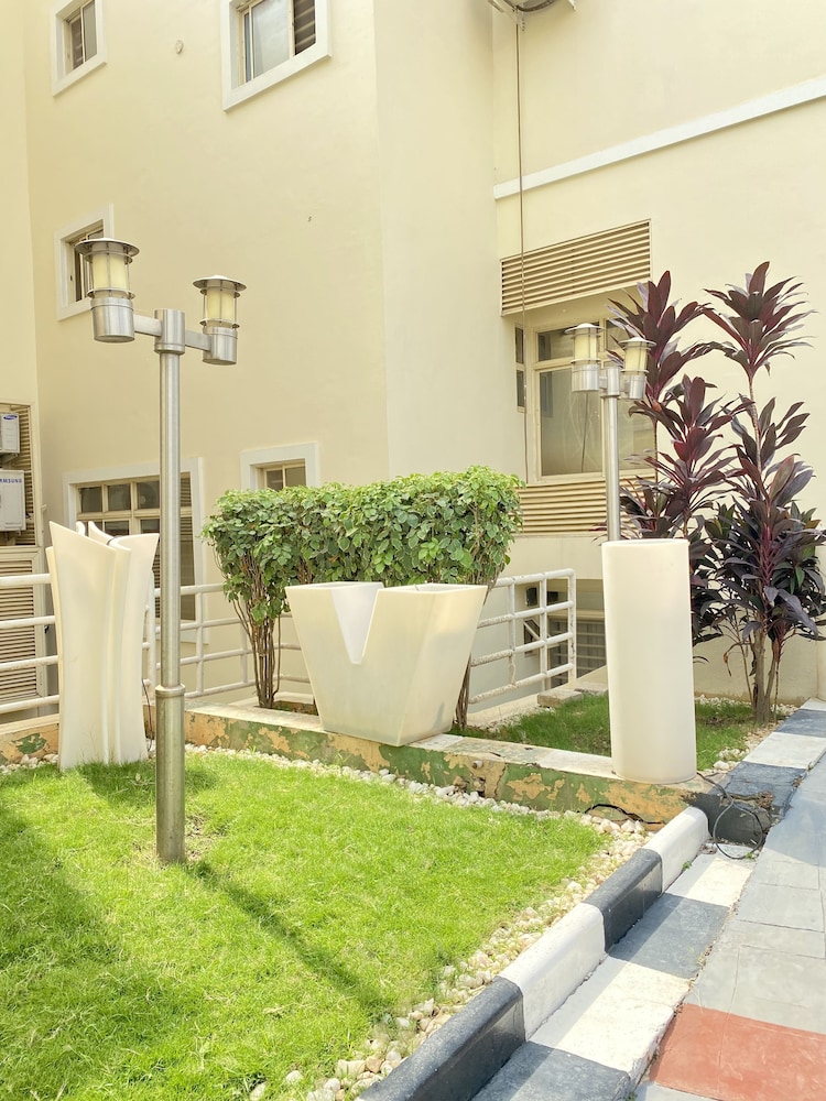 Glovis Luxury Apartments view 2