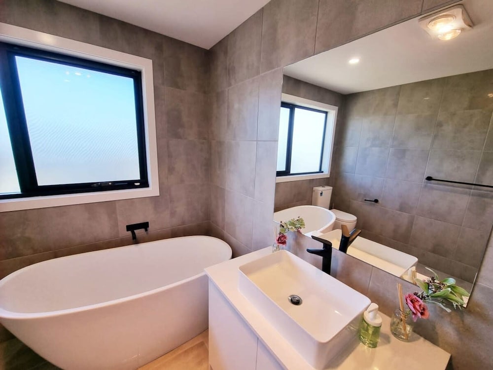 Brand new House - Modern Home in Great Location