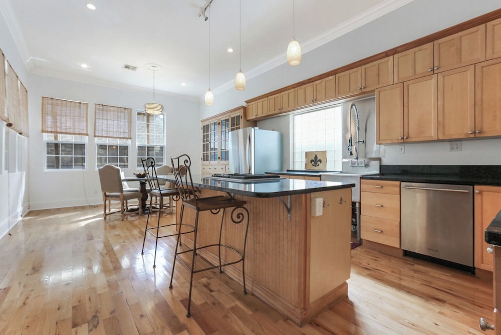 Spacious 3BR Condo in New Orleans - Image 4