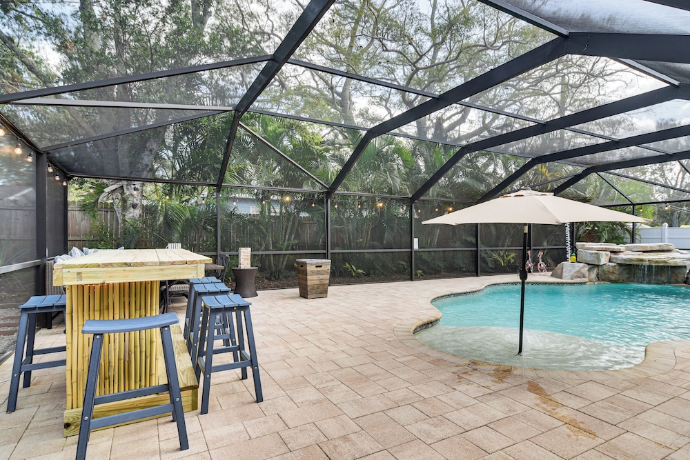 Outdoor Oasis, 4 Mi to Beach: Largo Family Escape!