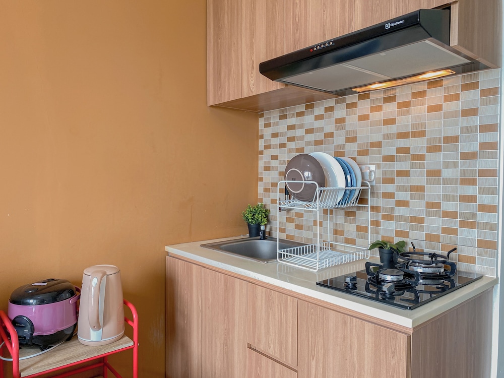 Good And Homey 2Br Apartment At Green Pramuka City