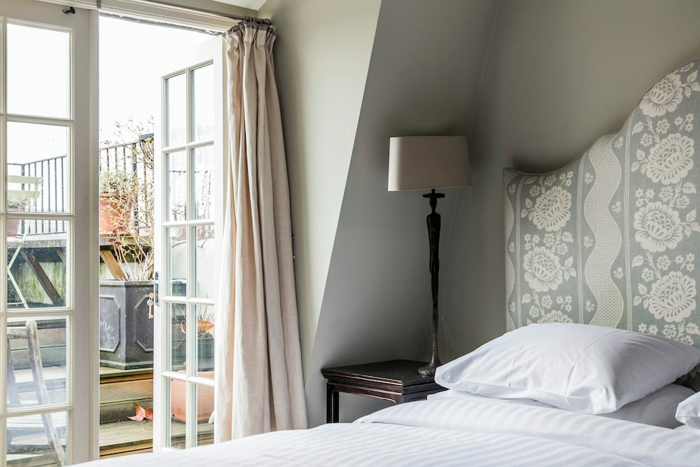 Cornwall Gardens III by Onefinestay