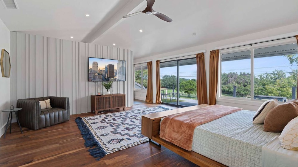 Upstay Luxury Golf Course Retreat w/ Pool & Patio