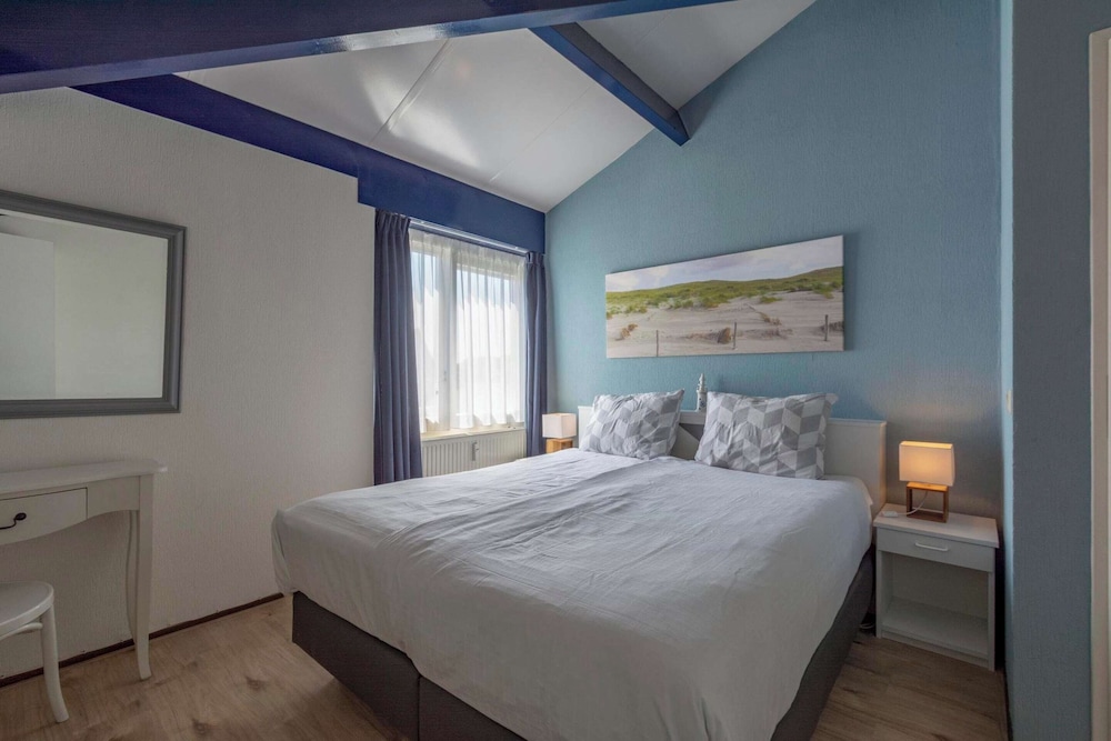 Beach Lodge in Callantsoog Near Dunes
