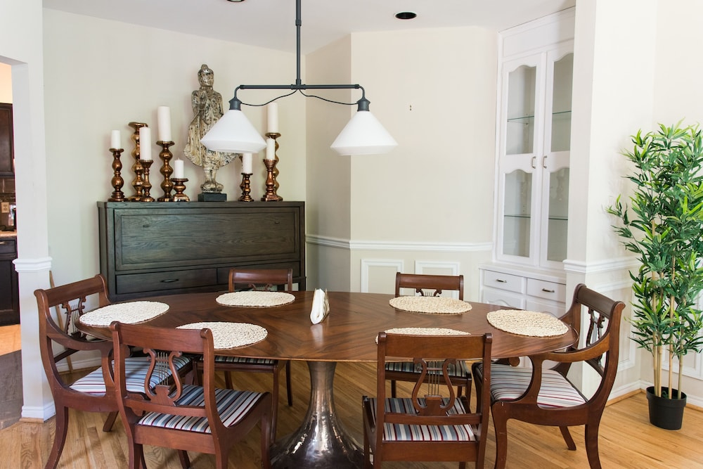 Easyhosts.Amazing Victorian House