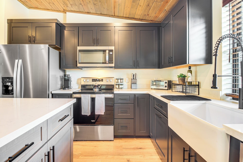 Modern Loft Above Entertainment Center in Show Low