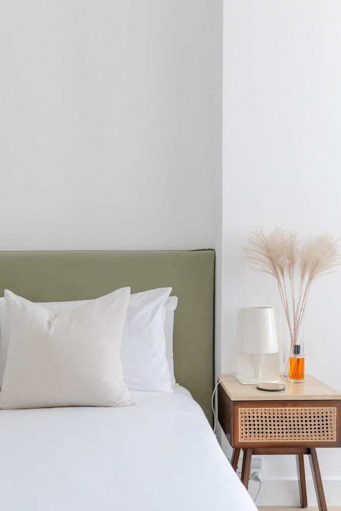 Sleek Scandi-inspired 2BD Flat, Fulham