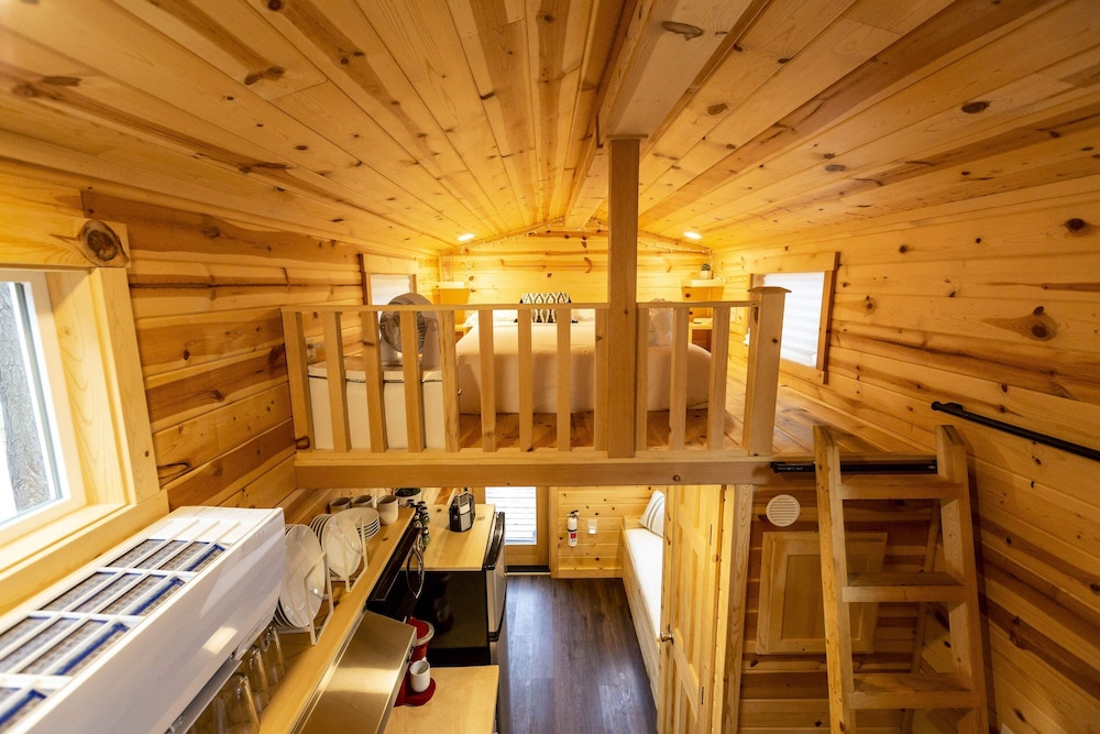 Tiny House! Hot Tub! Pikes Peak & AC view 4