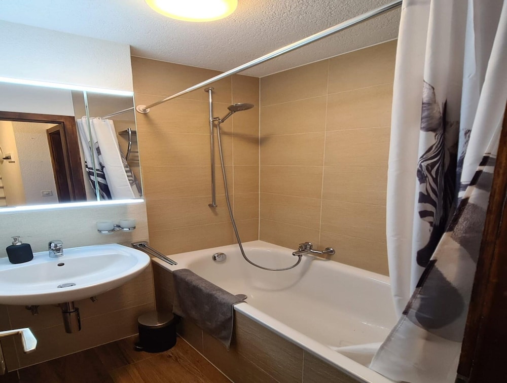 Flat in Veysonnaz Near Ski Lift & Valley Views