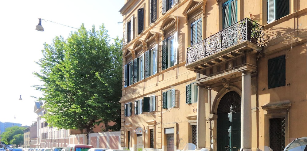 Design Flat for 4 near Colosseum