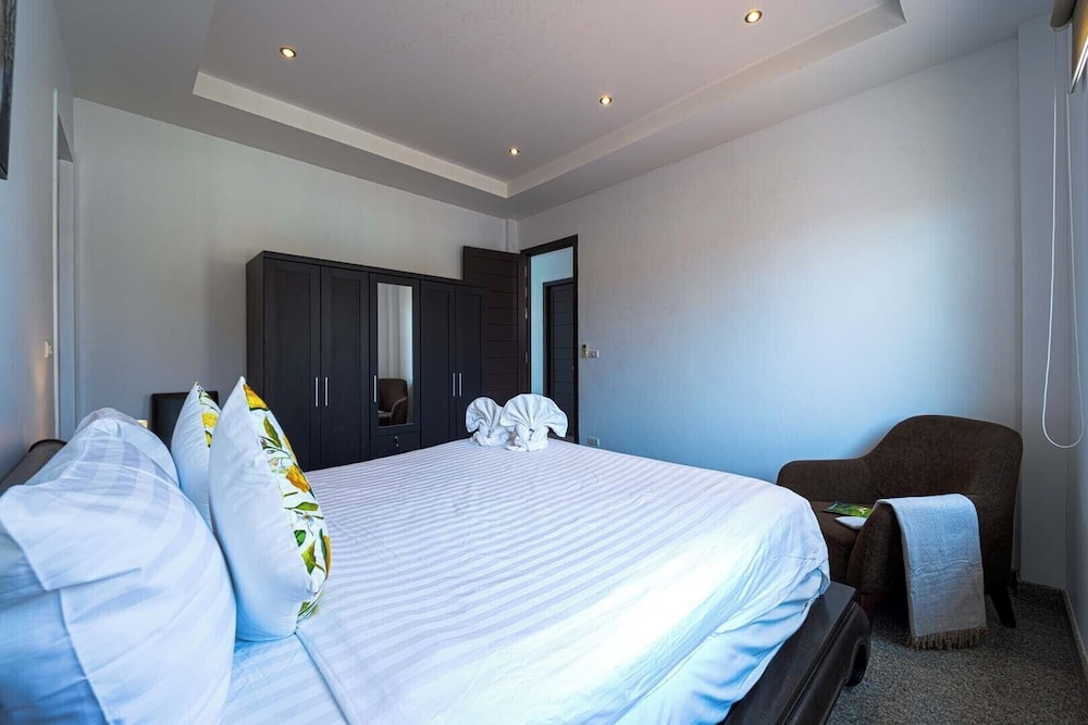 Luxury 4 Bedroom Pool Villa - PV8 view 5