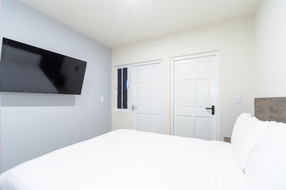 2br2 5BA Townhome - Fullyequipped - Pool - Parking
