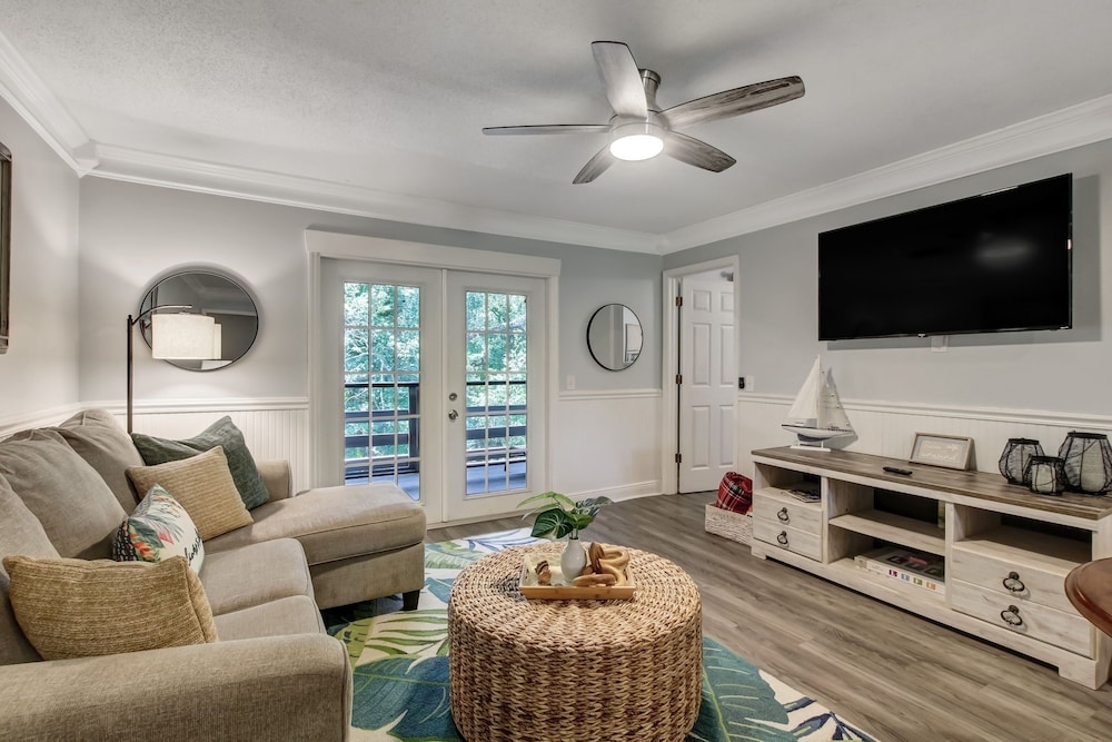 Amelia Landings 9f 2 Bedroom Condo
