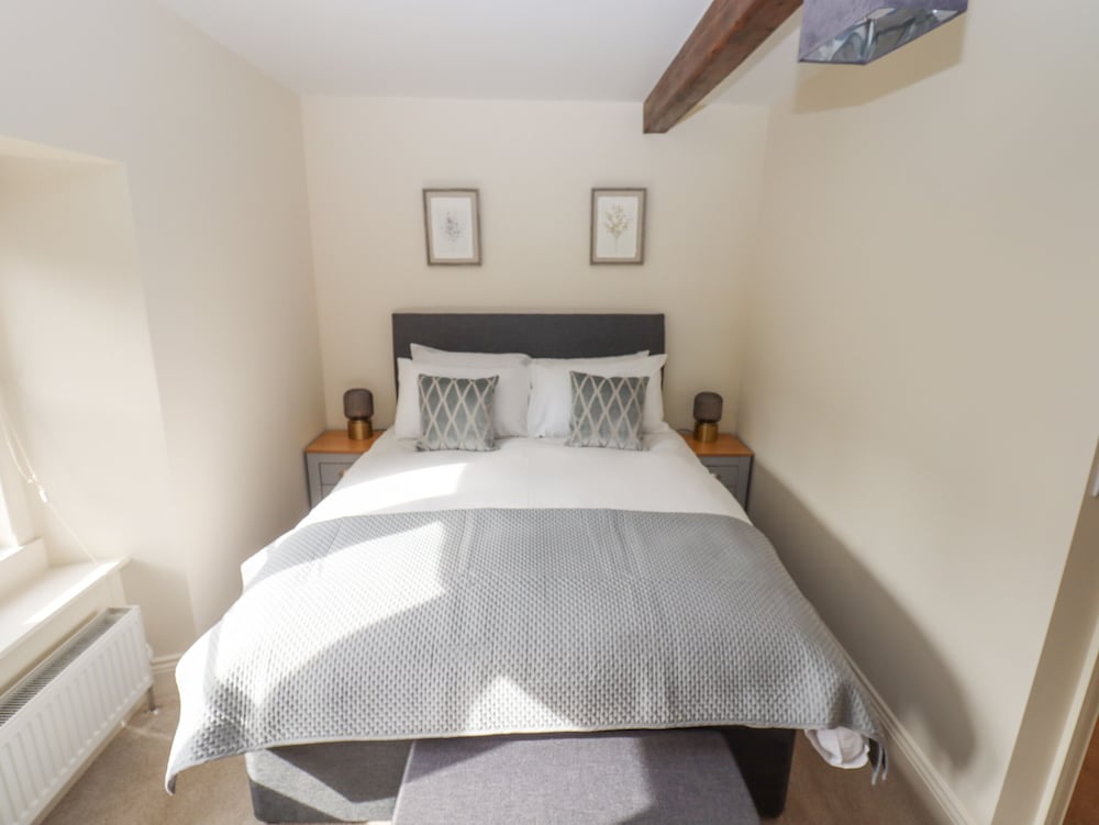 1 Grosvenor Farm Cottages