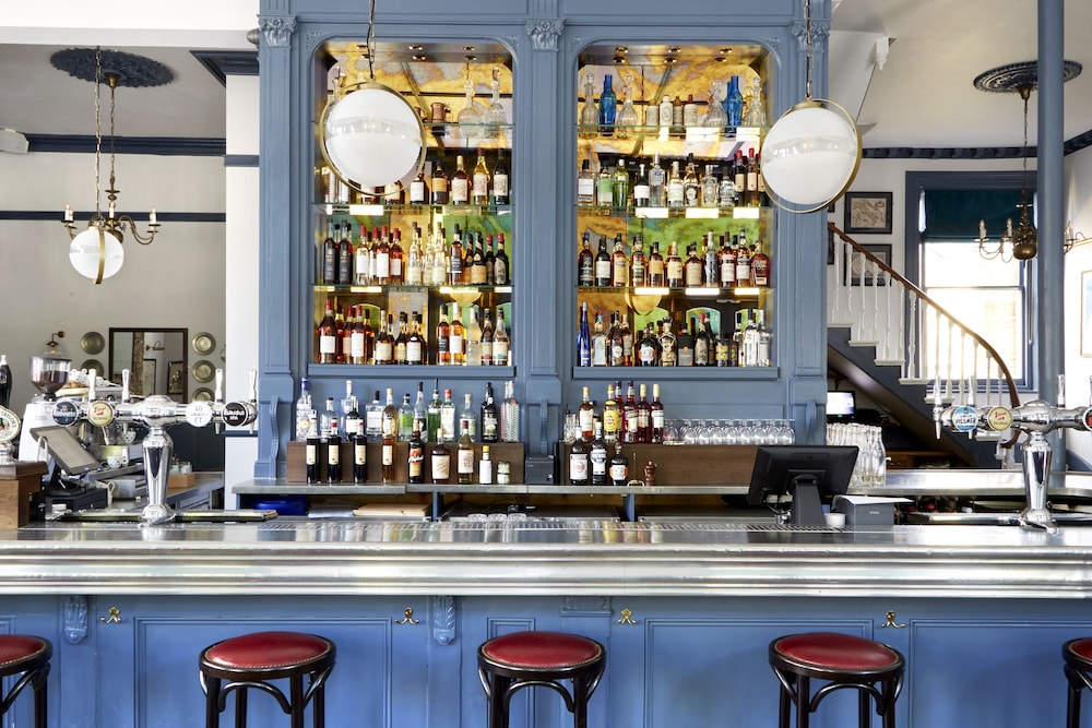 bar