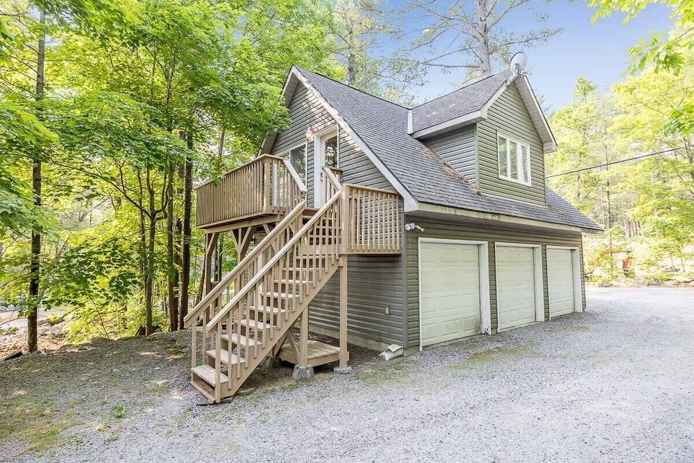 Muskoka Lakeshore Cottage Bliss