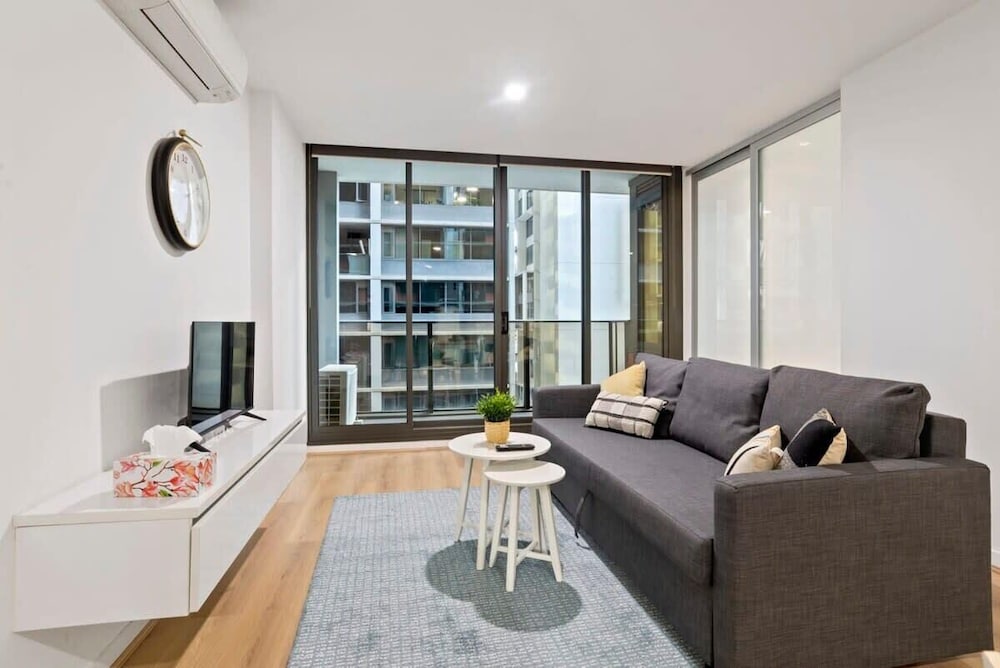 Cozy & Charming 2BR Stay, Free Parking