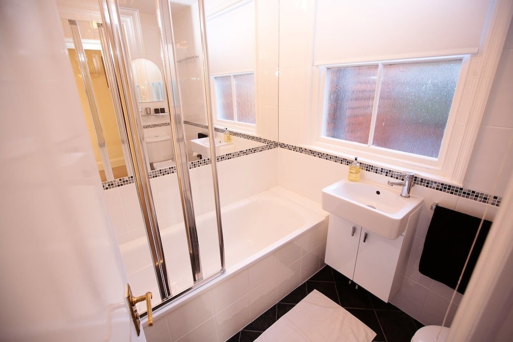 Sherborne Vacations - Abbey Court - Property Image 9