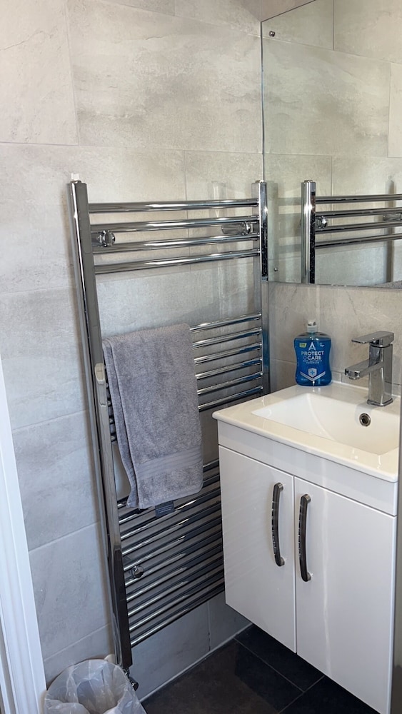 Sleek, Sleeps 6 Sunset Views, Family Friendly