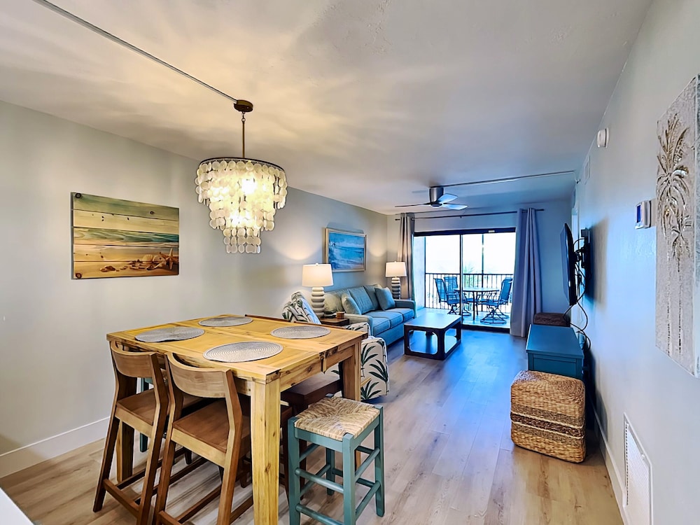 Seaside 2 by Distinctive Beach Rentals