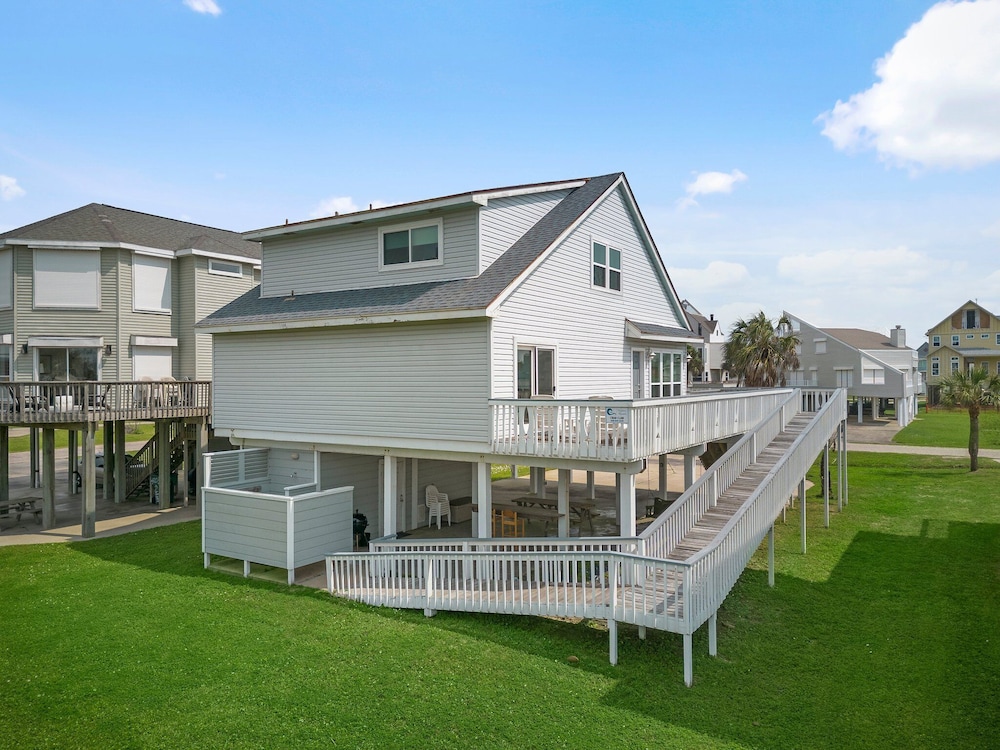 Crab Claw by Ryson Vacation Rentals