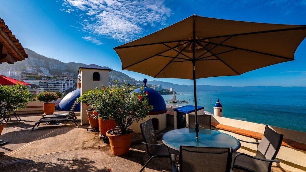 Ocean View 2Br Condo-balcony-beach-pool - 204