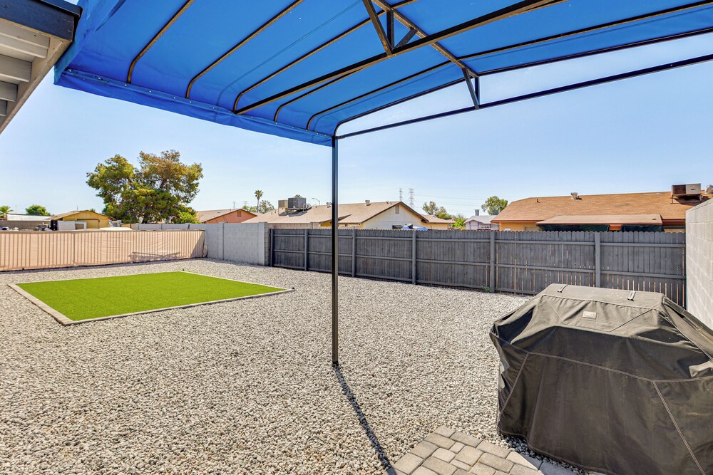 3 Mi to Desert Diamond Arena: Peoria Home w/ Yard!