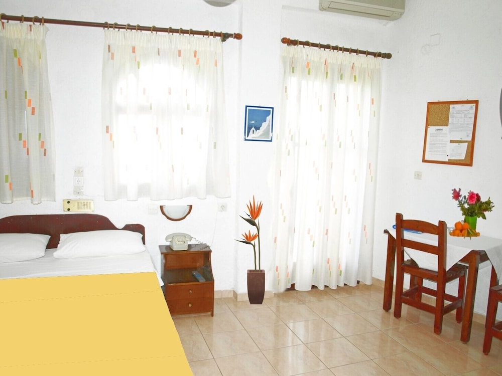 Kastro Studios Apartments photo 4