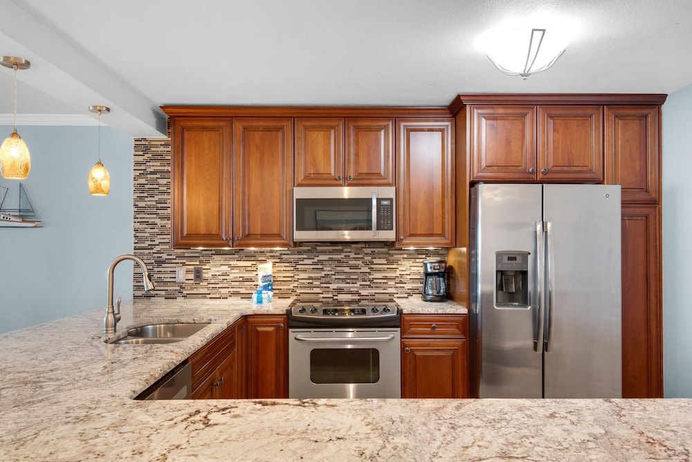 Shoreline Towers 1022