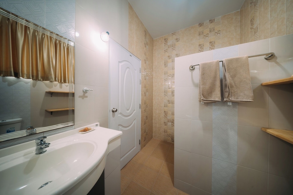Phaladise Beach Villa at Phala Beach, Ban Chang
