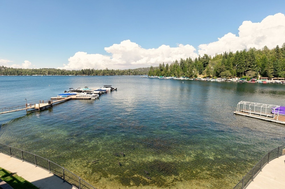 Lakeside Comfort 3 Bedroom Condo