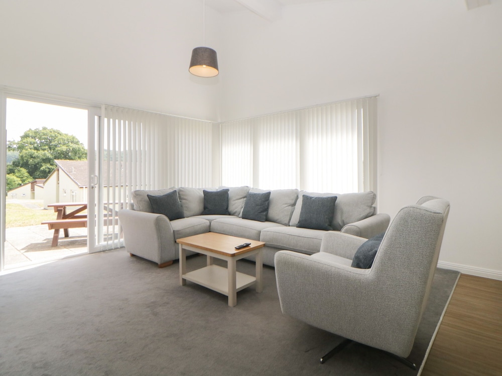 Harcombe House Bungalow 9