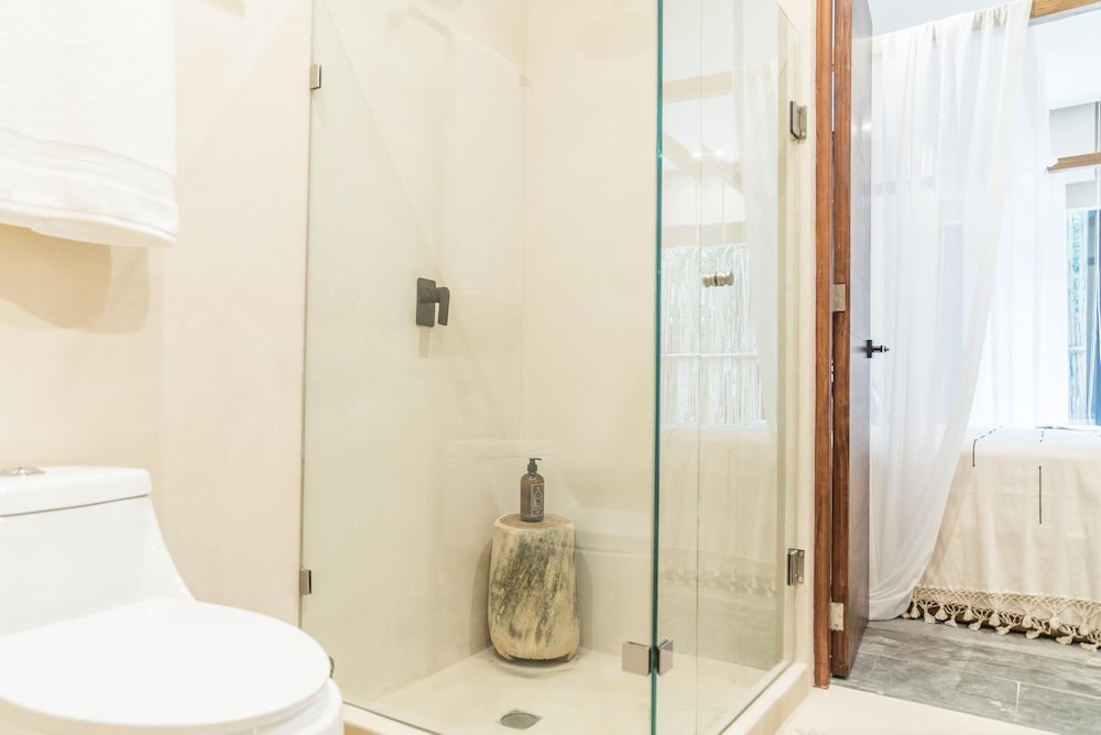 Luxurious Stylish 3BR Apartment Exceptional Location Private Pool Uncovered Patio view 4