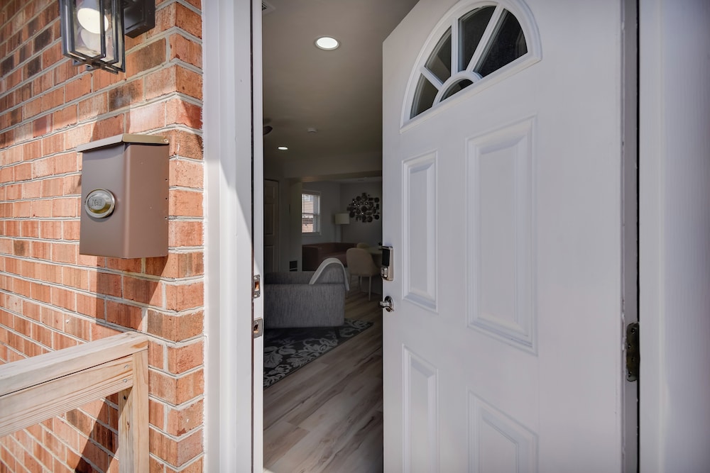 Stay By the Beach! Norfolk Duplex Half-mi to Ocean