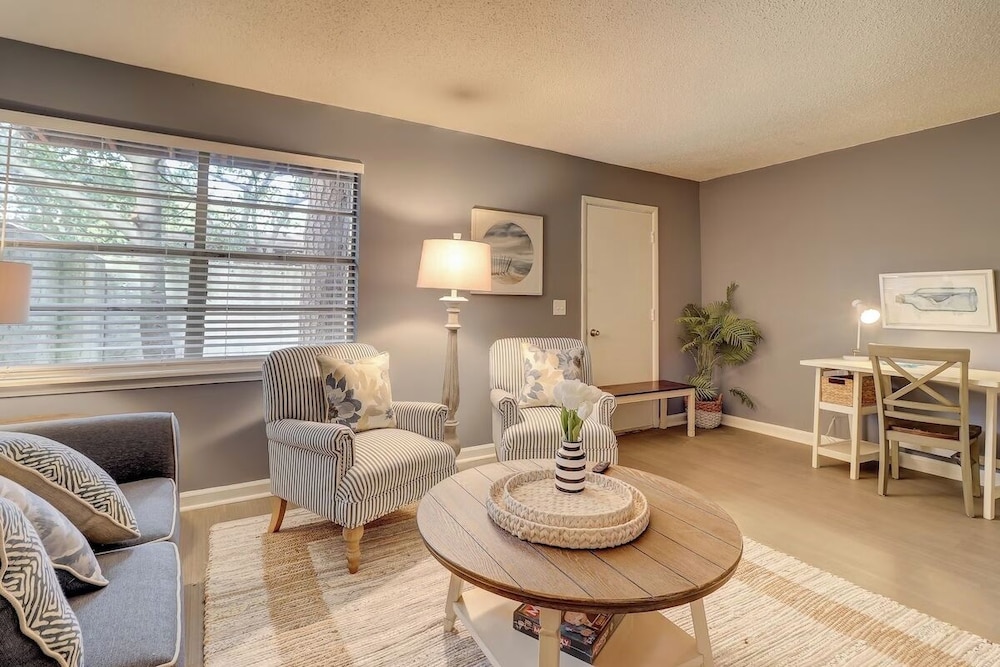 Spacious 3BR Hilton Head Getaway + Pool Access