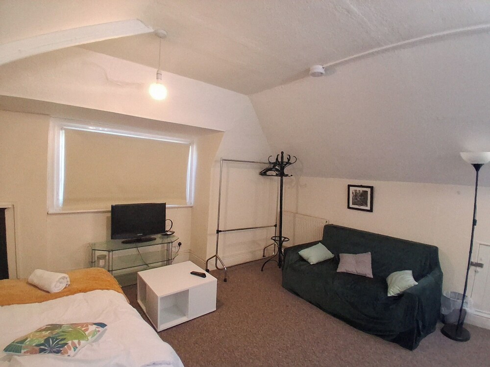 Serene Southampton Apartment With 3 Bedrooms