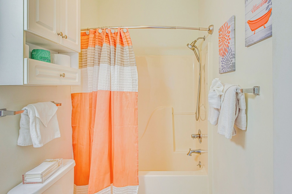 Swim, Putt & Play: Central Condo in Myrtle Beach!
