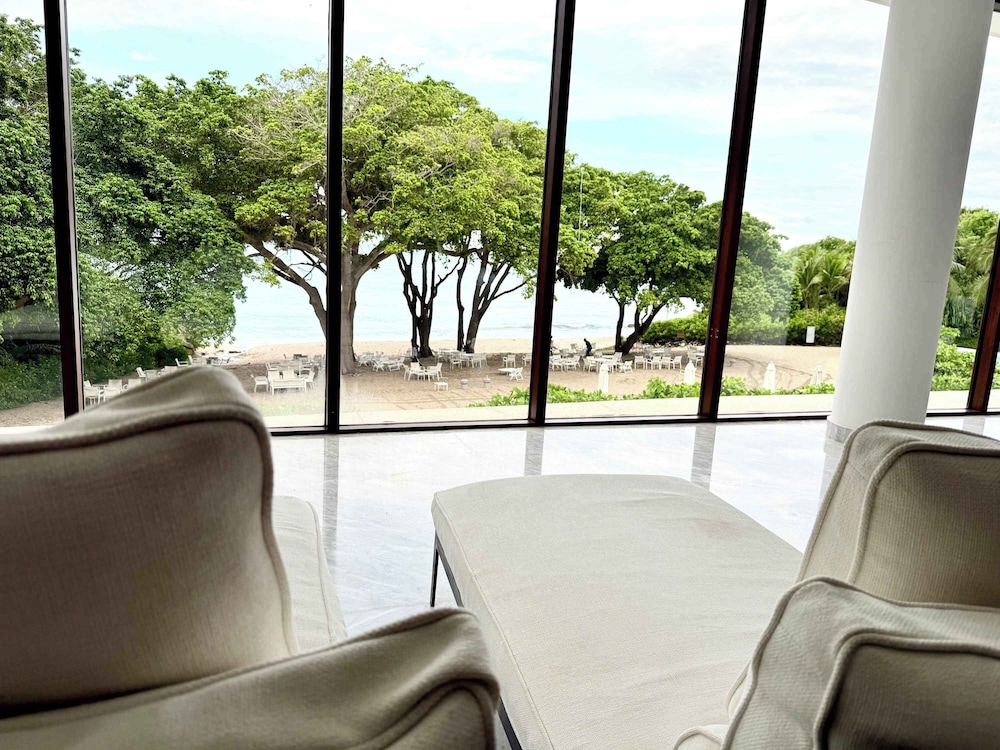 Luxury 2BR Bolongo Ocean View Private Beach