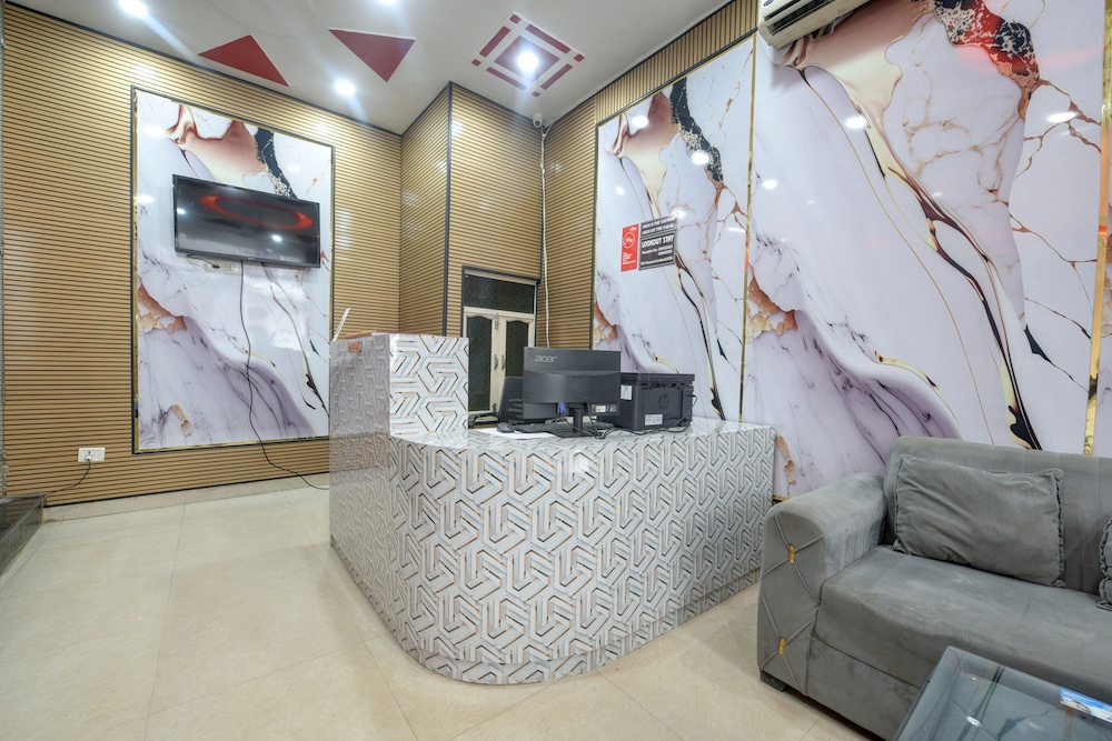 Hotel Lookout Stay Delhi IGI Airport