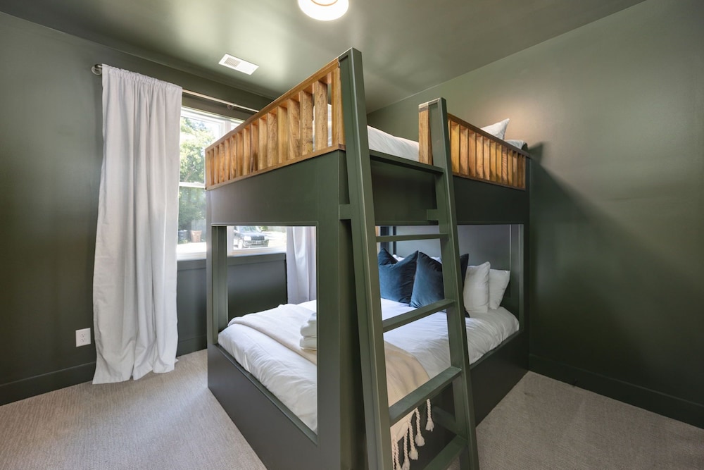 Elevate - Modern Luxury - Stunning City Views