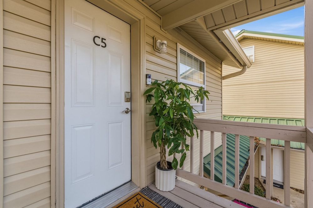 Clearwater Golden Escape On Lake Hamilton 2 Bedroom Condo