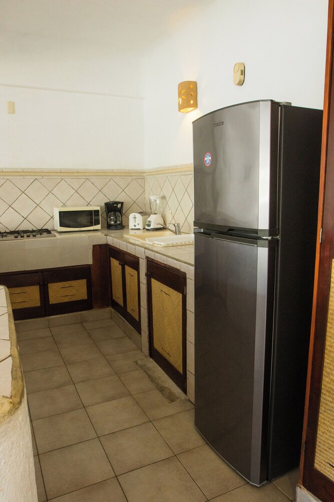 Apt. with Jacuzzi Ixt. Zihuatanejo 3 BR