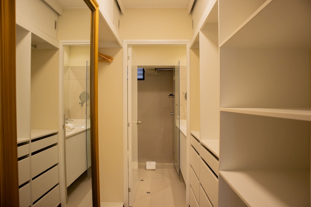 w Modern 3BR w Balcony Near Kennedy Park