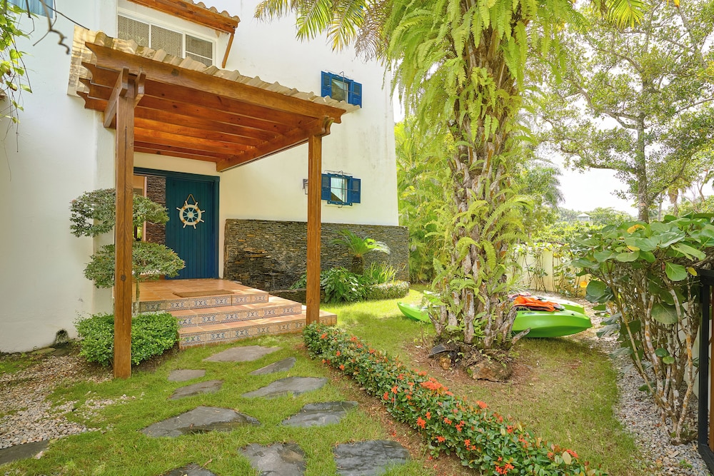 Beach Villa in El Portillo Sleeps 12