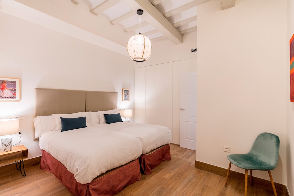 Magnificent 4 Bedroom Apartment in Cadiz Center San Antonio V