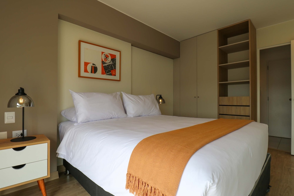 w Spectacular 2BR With Balcony in Miraflores