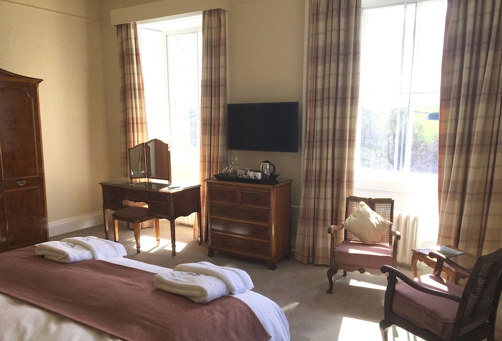Netherdale House and Coach House