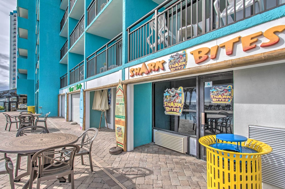 Breezy Landmark Resort Condo w/ Oceanfront Lanai!